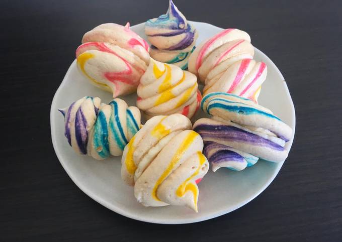 Steps to Make Perfect Fun-Colored Swirl Meringues