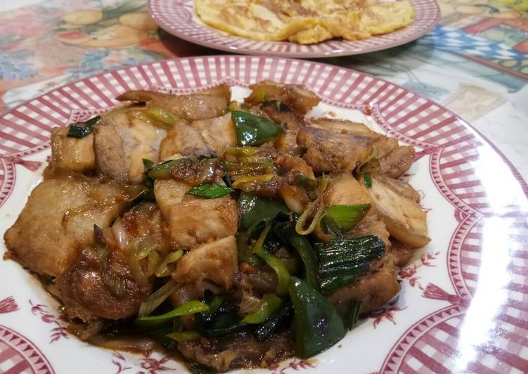 Recipe of Perfect Pork Belly with Leeks and Capsicum