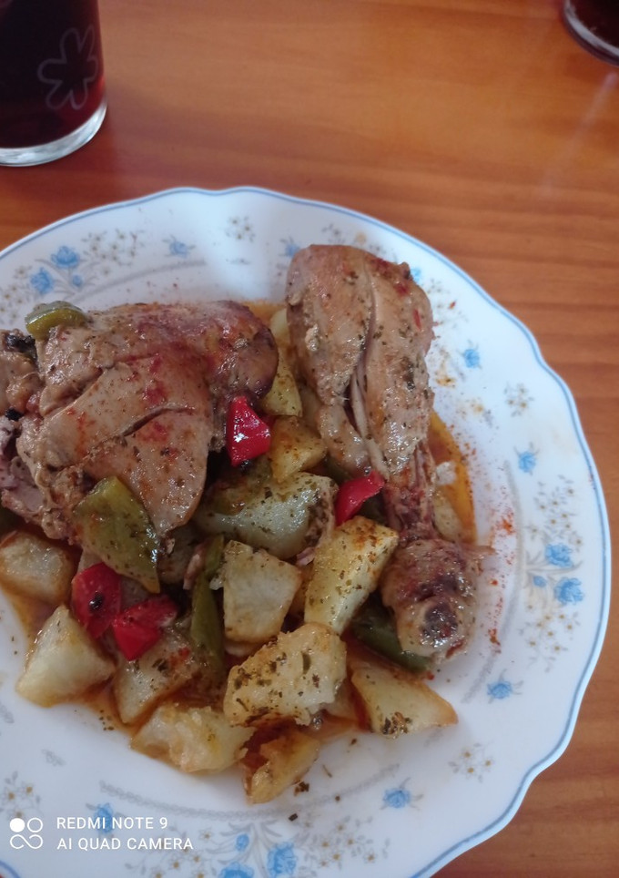 Una foto de Pollo al salmorejo canario con papas