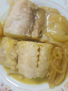 Una foto de Merluza encebollada