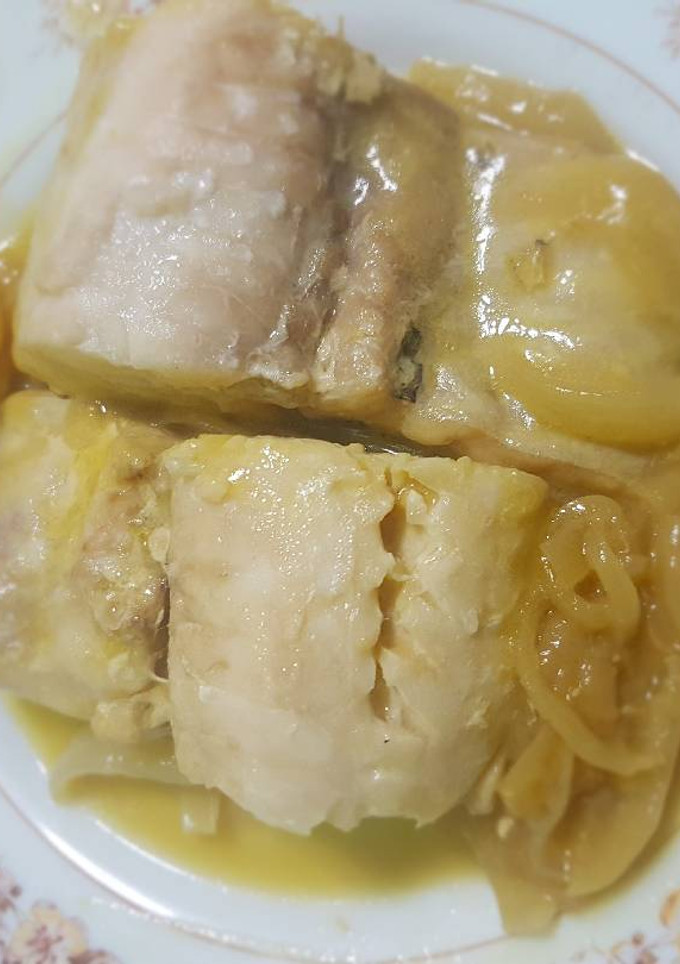 Una foto de Merluza encebollada