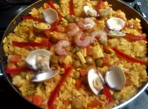 Una foto de Paella de Mariscos y Verduras