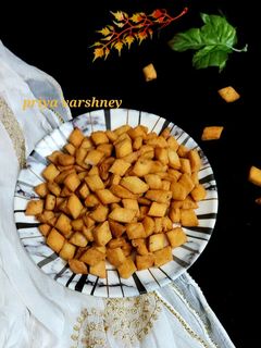 मिनी मठरी (mini mathri recipe in Hindi) रेसिपी मुख्य फोटो