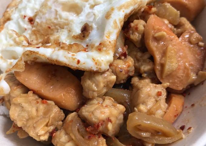 Resep Rice bowl Tumis tempe sosis yang Enak Banget