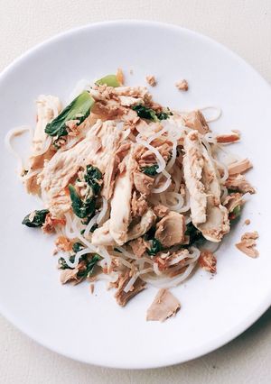 รูปของ เส้นบุกผัดปลาทูน่าอกไก่ #อาหารสุขภาพ #อาหารคลีน