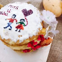 A picture of Mango cake with mango custard and mango chunks filling.