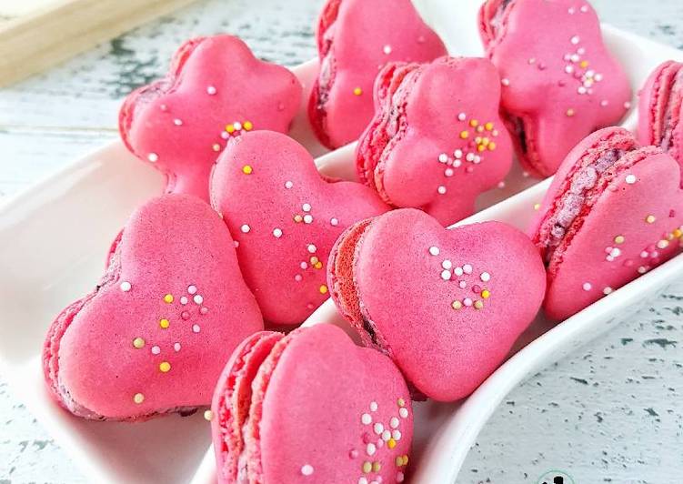 Heart macarons with blueberry filling