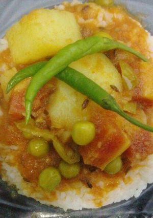 टोमेटो करी विथ राइस (Tomato curry with rice recipe in hindi) रेसिपी मुख्य फोटो
