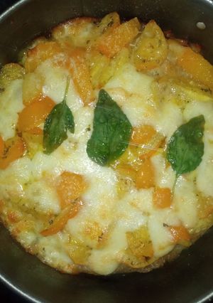 Foto di Rustica integrale con provola fresca datterini origano e basilico
