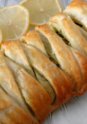 A picture of Treccia di salmone e pesto di pistacchio.
