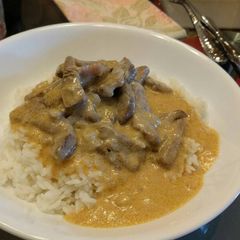 A picture of Beef Stroganoff.