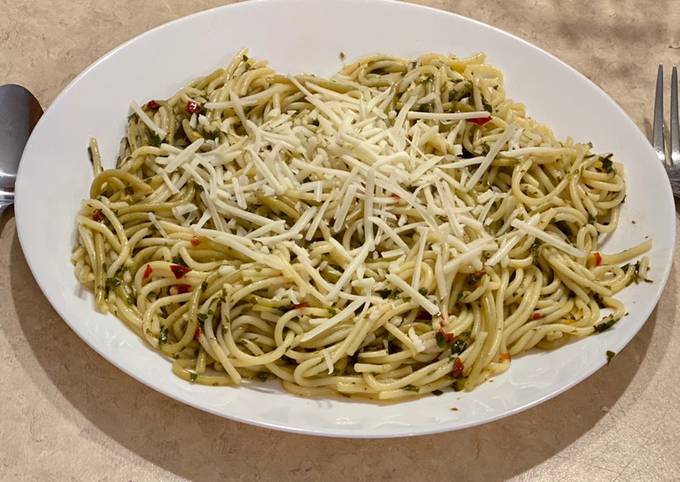 Scarlet's Aglio e Olio Spaghetti (Vegan) - From the movie Chef Recipe by We  Vegan - Cookpad