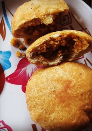मूंगदाल कचोरी (Moong dal kachori recipe in Hindi) रेसिपी मुख्य फोटो