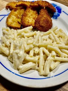 Une photo de Cèpes panés à l’italienne et macaroni à la crème de parmesan
