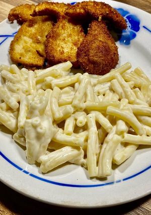 Une photo de Cèpes panés à l’italienne et macaroni à la crème de parmesan
