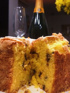 Una foto de Bizcocho esponjoso de naranja y chocolate