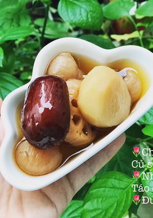 Hình của món Chè củ năng củ sen nhãn nhục táo đỏ đường phèn.