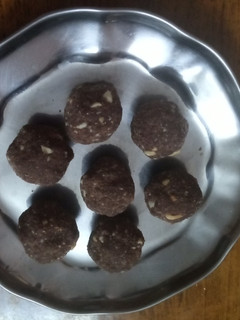 ராகி வேர்க்கடலை உருண்டை (Ragi peanut recipe in Tamil) செய்முறை முக்கிய புகைப்படம்