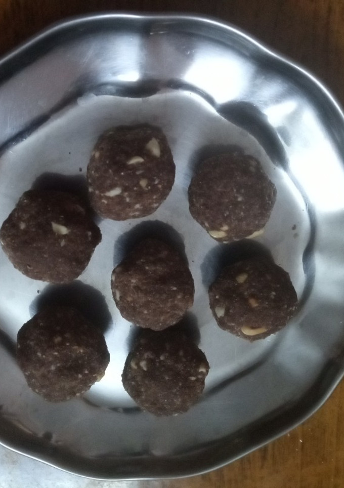ராகி வேர்க்கடலை உருண்டை (Ragi peanut recipe in Tamil) செய்முறை முக்கிய புகைப்படம்