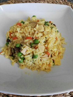 Una foto de Arroz especiado con tofu ahumado