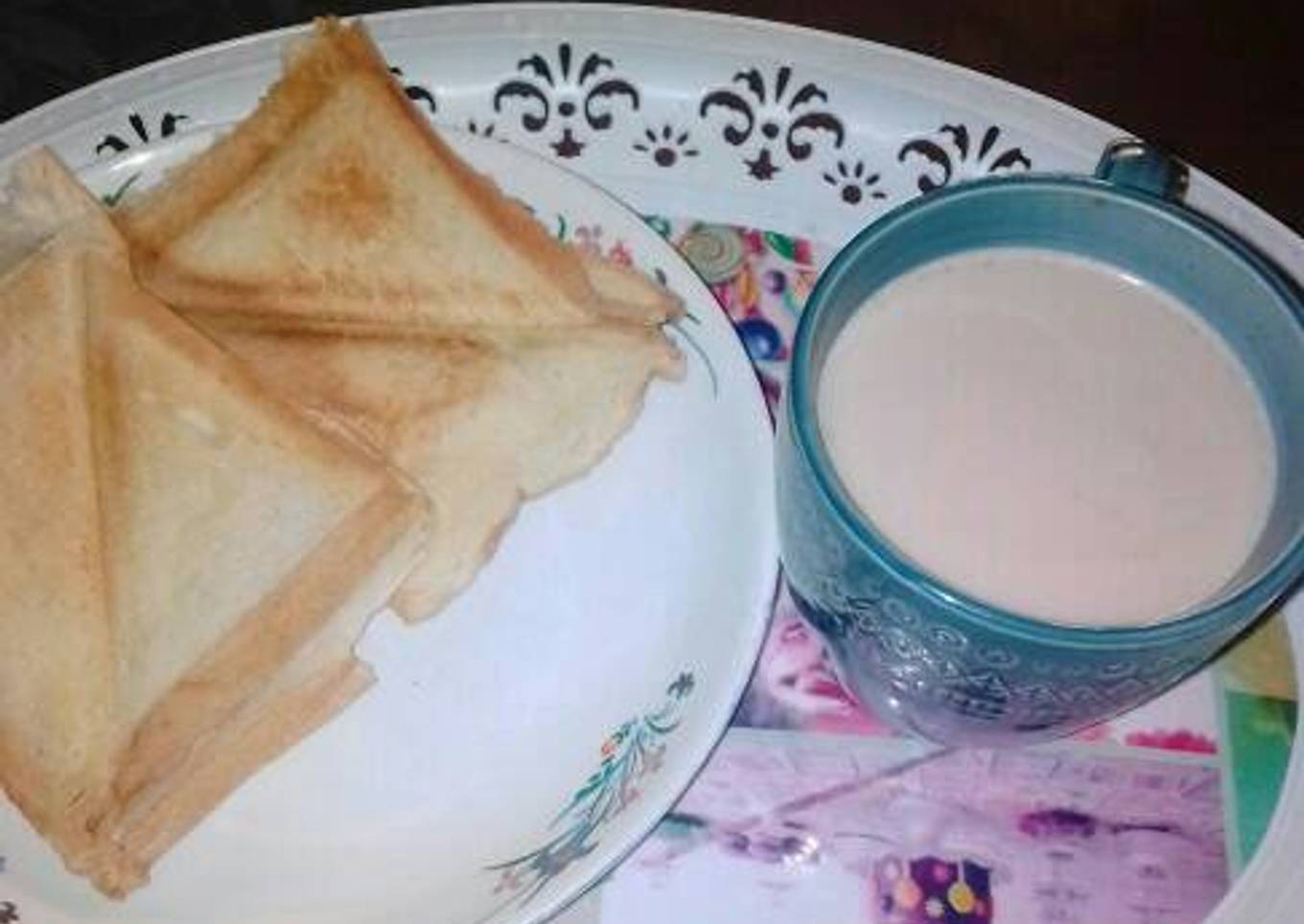 Toasted bread and tea