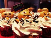 Una foto de cupcake de naranjas
