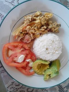 Una foto de Fajitas de pollo con huevo y pimienta