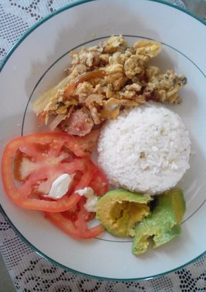 Una foto de Fajitas de pollo con huevo y pimienta