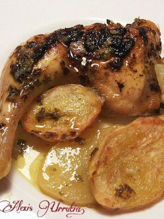 Una foto de Pollo al horno, con ajos, perejil y patatas