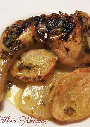 Foto principal de Pollo al horno, con ajos, perejil y patatas
