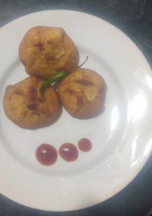 A picture of Lilwani Kachori.