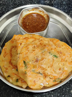 பிரெட் ஊத்தாப்பம் (Bread uthappam recipe in tamil) செய்முறை முக்கிய புகைப்படம்