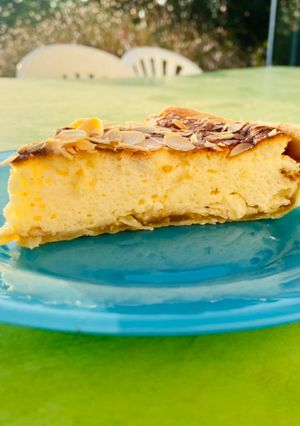 Une photo de Tarte au fromage blanc de brebis, amandes et crème de marrons