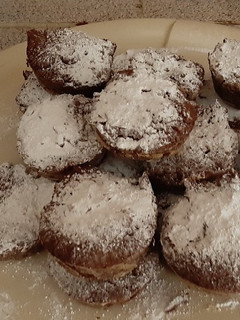 Una foto de Brownie de camote con almendras