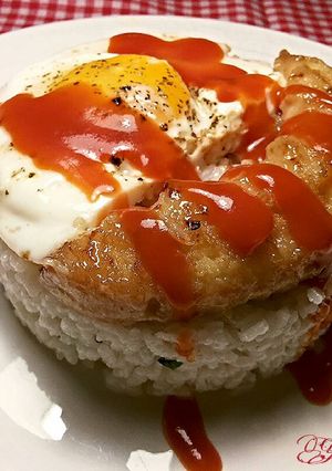 Foto principal de Arroz a la cubana, con platano frito a la mostaza