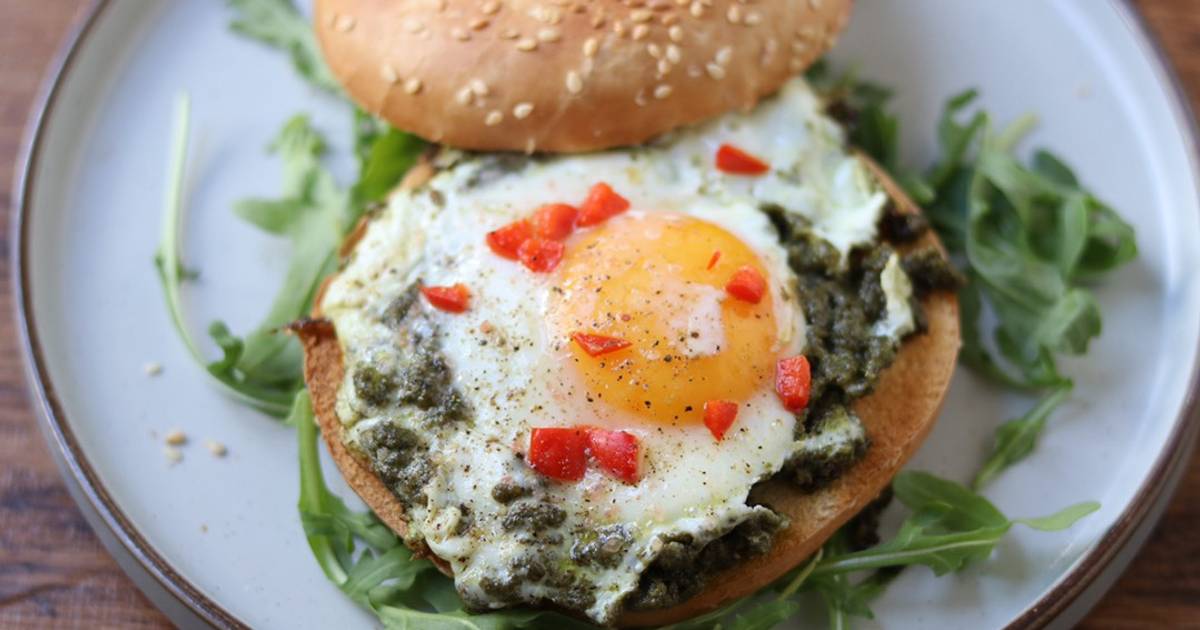 Green Pesto Fried Egg 🍳🌿 Recipe by Yui Miles Cookpad