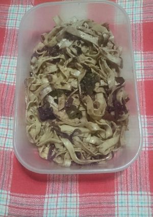 Una foto de Fideos cinta con salsa roja al Malbec