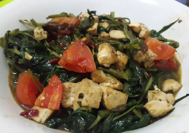  Resep Tumis Kangkung Cabe Merah  oleh m r amalia Cookpad