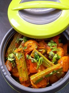 ड्राई सहजन आलू सब्जी (dry sahjan aloo san=bzi recipe in Hindi) रेसिपी मुख्य फोटो