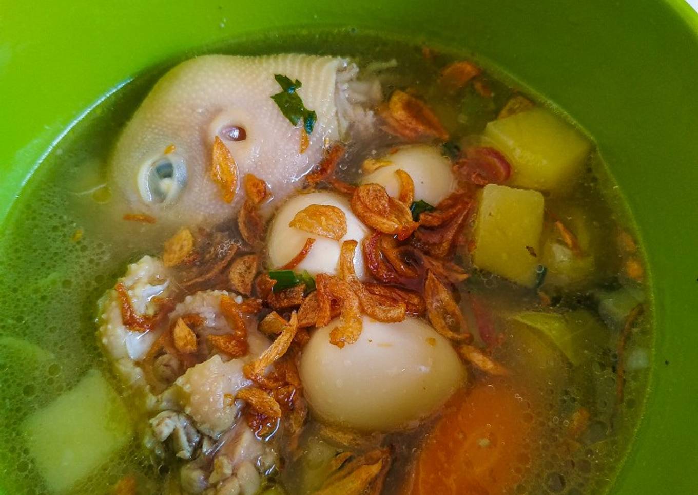 Sop ayam ceker kepala telur puyuh