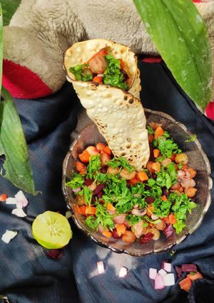 મિક્ષ કઠોળ&વેજિટેબલ હેલદી સલાડ (Mix Kathol & Vegetable Healthy Salad Recipe In Gujarati) રેસીપી મુખ્ય ફોટો