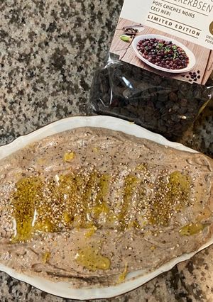 Une photo de Houmous au poichiche noir