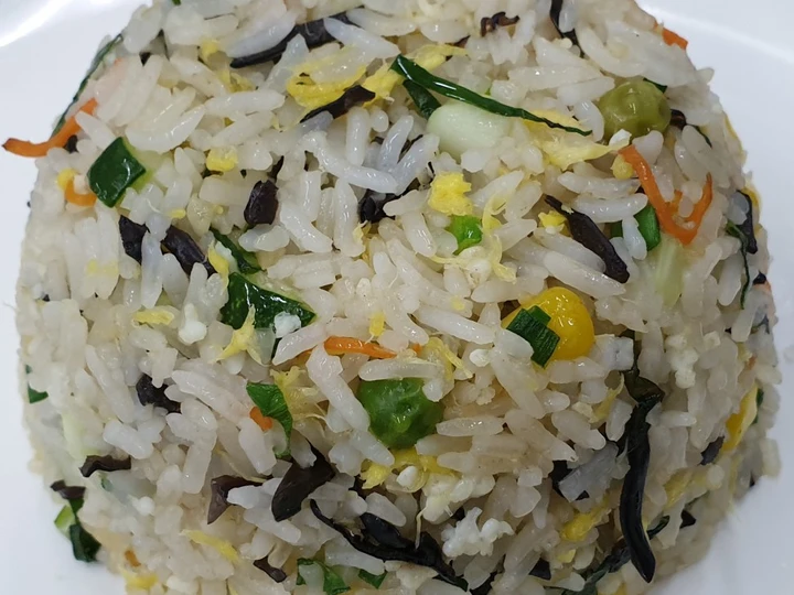 Easy Steps to Prepare Recipe Vegetarian Fried Rice that is  Makes Drooling, Appealing}