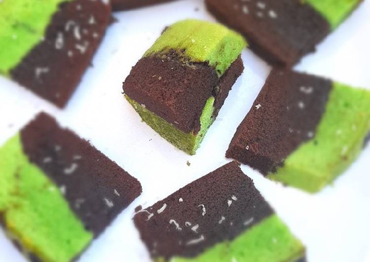Resep: Brownis kukus cokelat pandan yang Lezat
