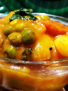 নিরামিষ আলু মটরের দম (Niramish aloo motor dum recipe in Bengali) রেসিপির প্রধান ছবি