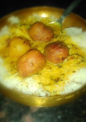दम आलू करी विद राइस (Dum aloo curry rice recipe in hindi) रेसिपी मुख्य फोटो