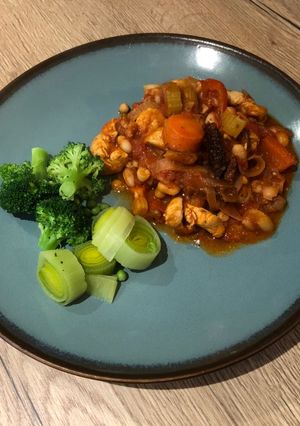 A picture of The best chicken and bean casserole.