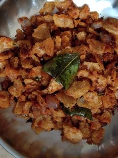 शिळ्या भाकरीचे कडक तुकडे रेसिपी चे मुख्य फोटो 