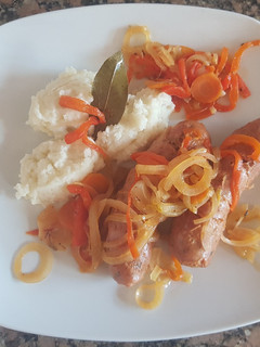 Una foto de Chorizos mezcla, cerdo y ternera al vino blanco. #1receta1arból