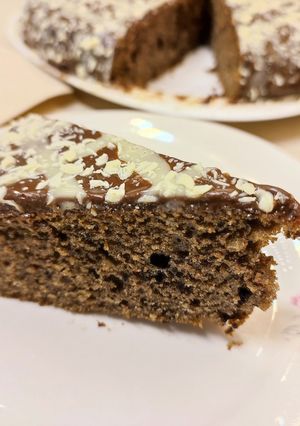 Foto principal de Bizcocho de oreo y maría hojaldrada, con cobertura de chocolate negro y blanco